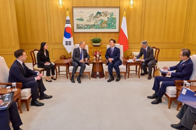 "노동·민주화 투쟁의 동지"…이재명·투스크, 역사적 공감대 속 '동맹 격상' 논의