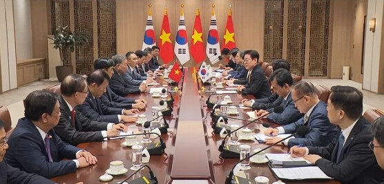 이재명·또 럼, "2030년까지 교역 1.5배" 원전·철도·신도시로 한-베트남 동반자 강화