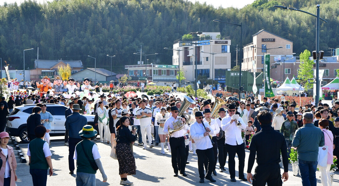 '담양대나무축제' 개막…윤도현밴드·드론쇼로 화려한 스타트
