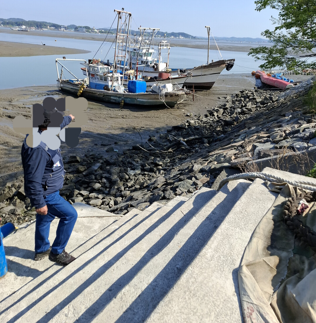 “바다로 걸어 들어가던 여중생 살렸다...