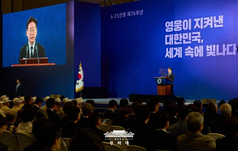 李대통령 "강력한 국방력 기반, 전쟁 걱정도 싸울 필요도 없는 한반도 만들겠다"