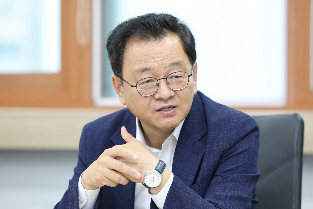 읽는 공간에서 머무는 공간으로…고양시...